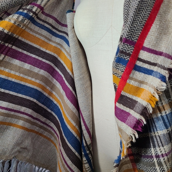 Vismaya Indian made- wearable scarf/wrap brand new. - Picture 5 of 6